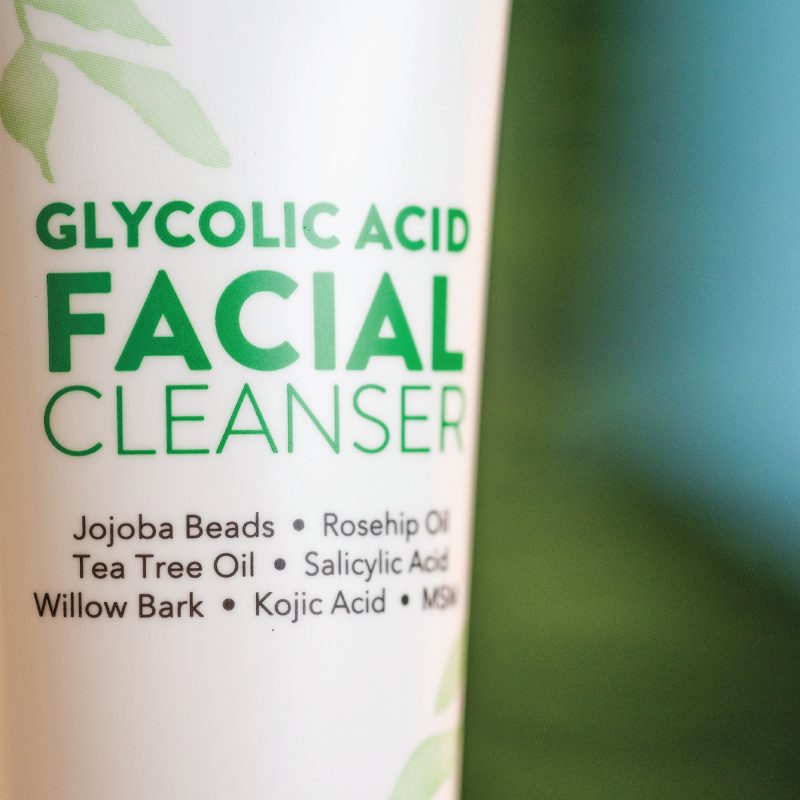 GlycolicAcid Cleanser square 01